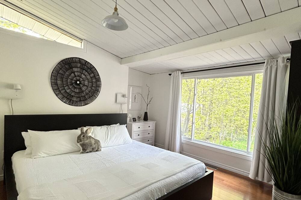 Photo of Bedroom in Gravenhurst