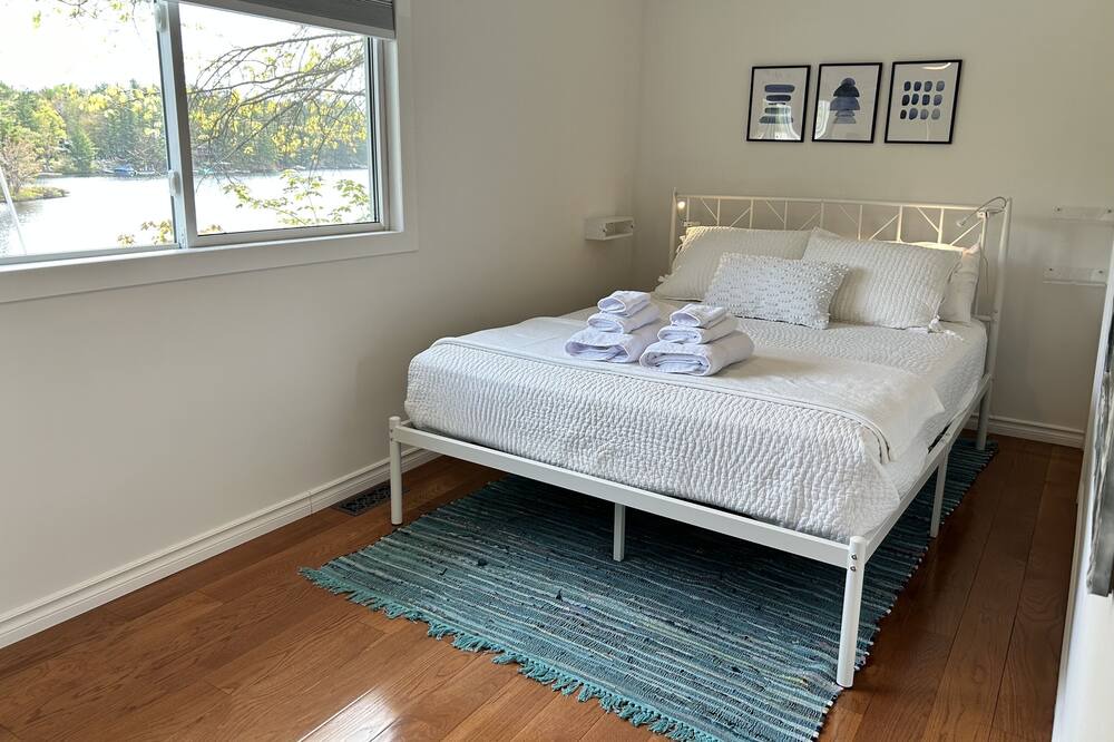 Photo of Bedroom in Gravenhurst