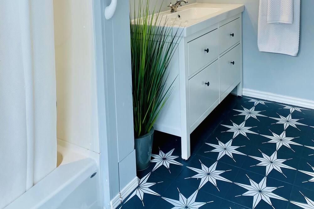 Photo of Bathroom in Gravenhurst