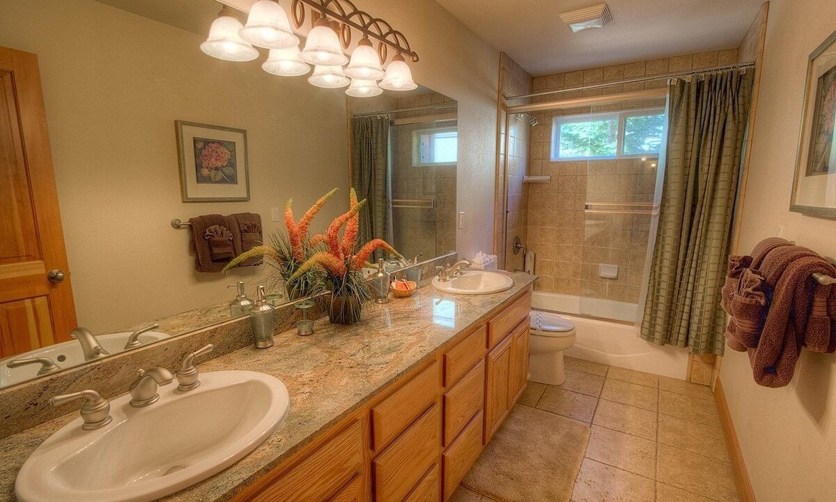 Photo of Bathroom in Kingswood Estates