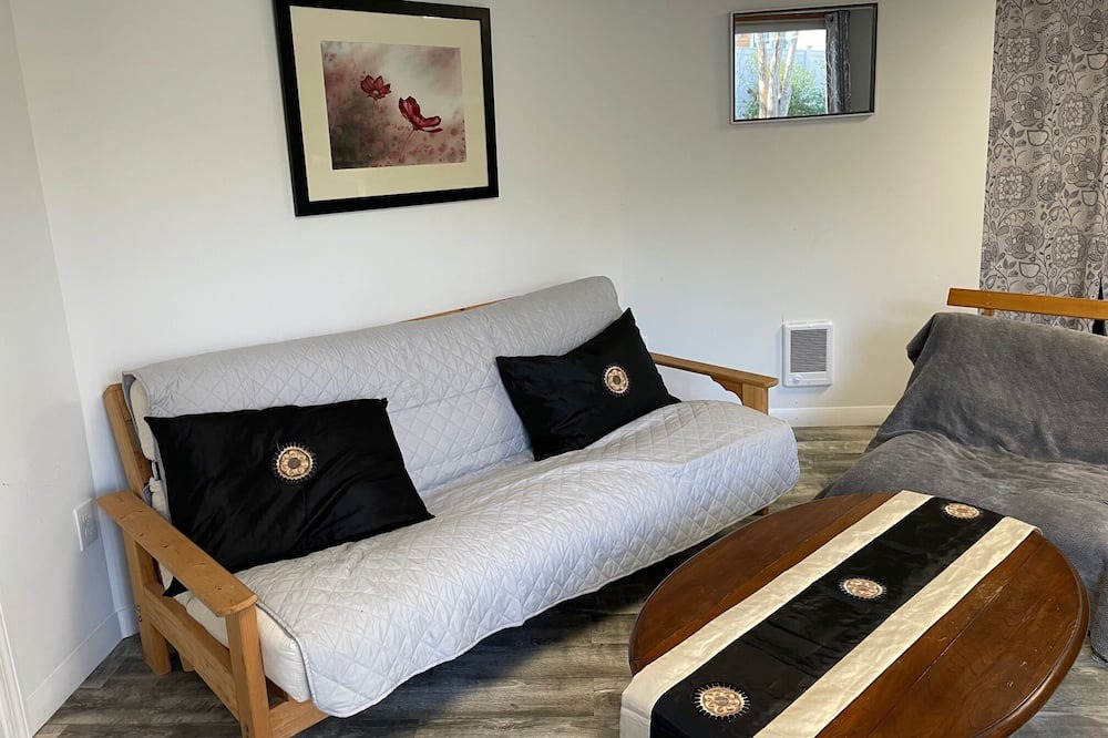 Photo of Livingroom in West Falmouth