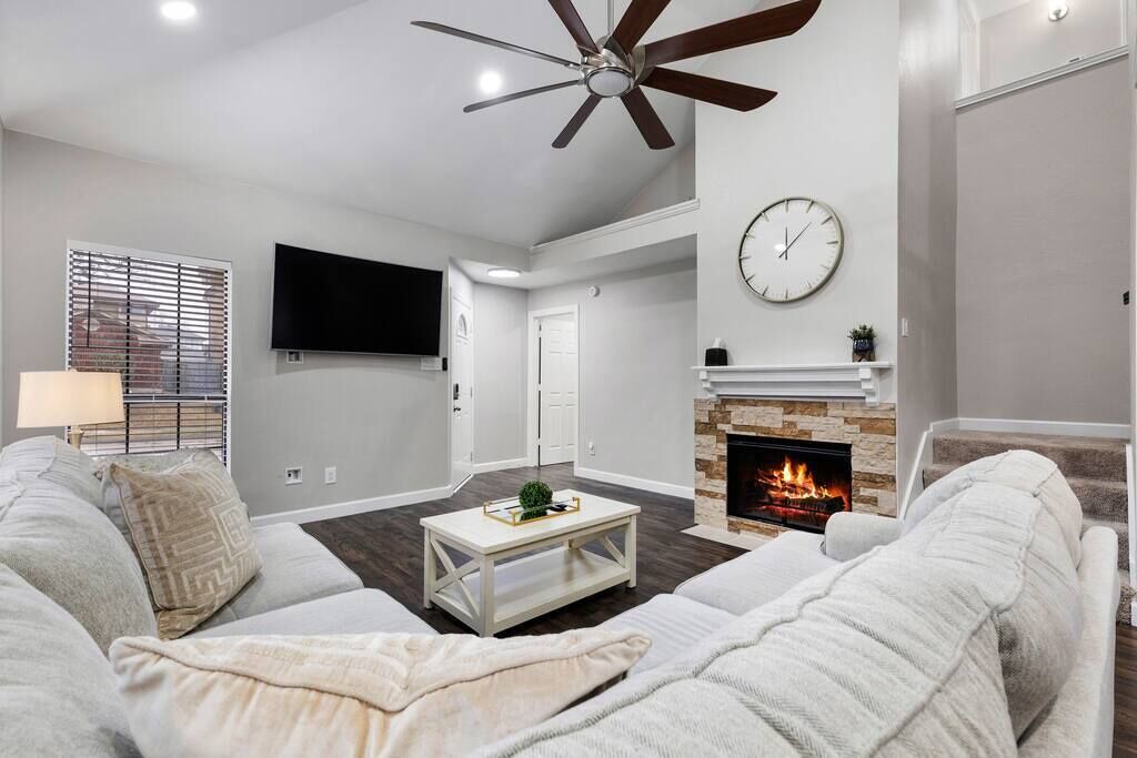 Photo of Livingroom in North Central Carrollton