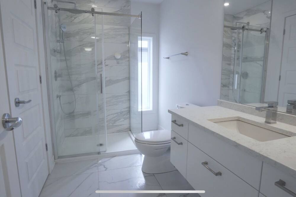 Photo of Bathroom in Aylmer