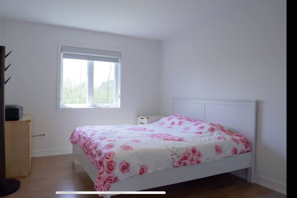 Photo of Bedroom in Aylmer