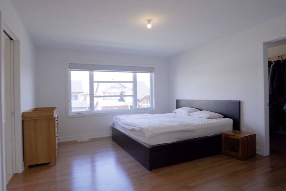 Photo of Bedroom in Aylmer