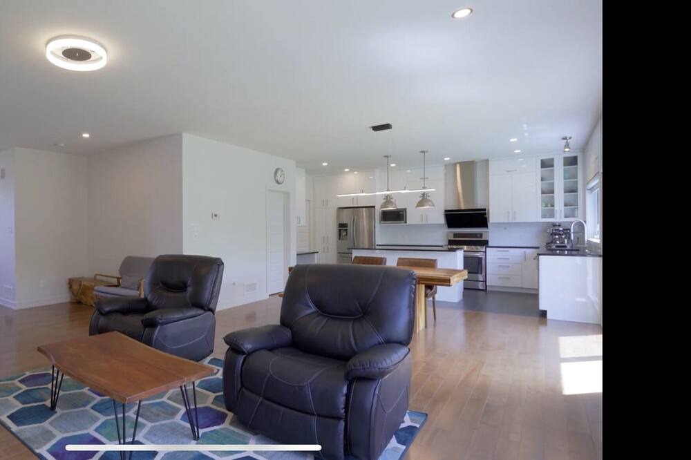 Photo of Livingroom in Aylmer
