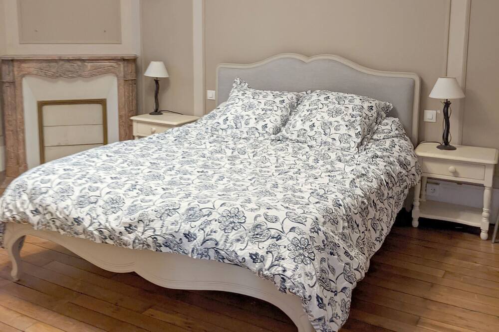 Photo of Bedroom in Mery-sur-Oise