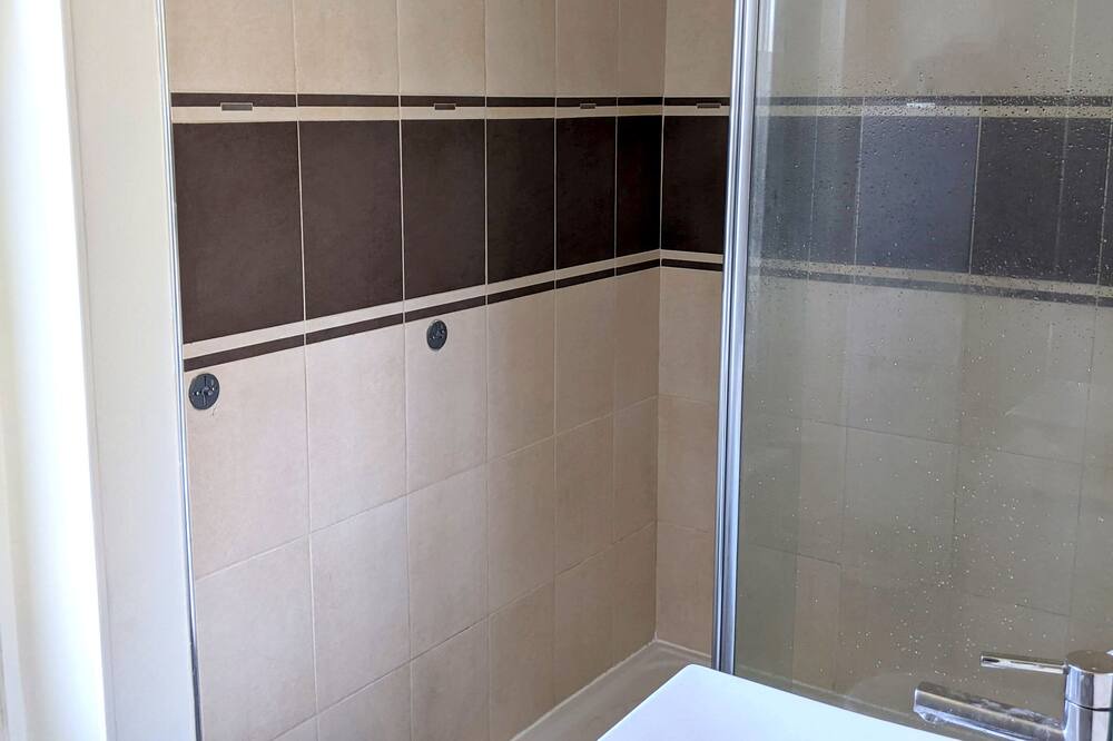 Photo of Bathroom in Mery-sur-Oise