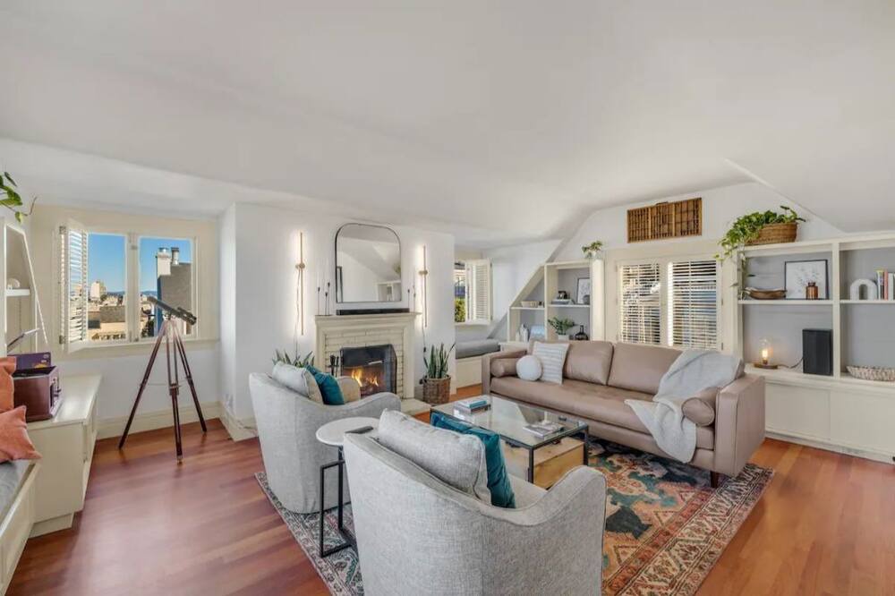 Photo of Livingroom in Pacific Heights
