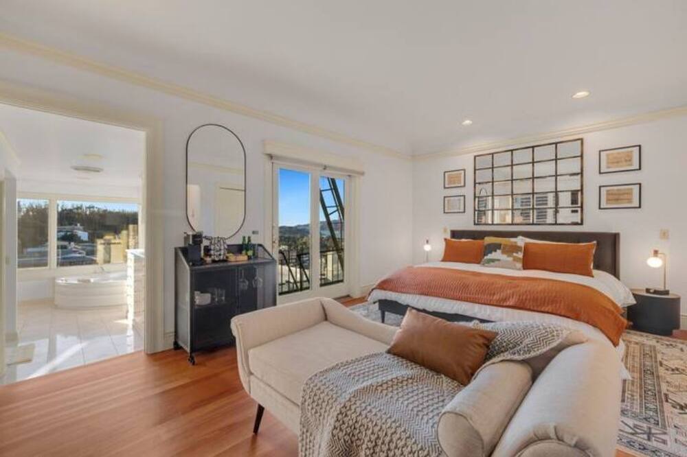Photo of Others in Pacific Heights