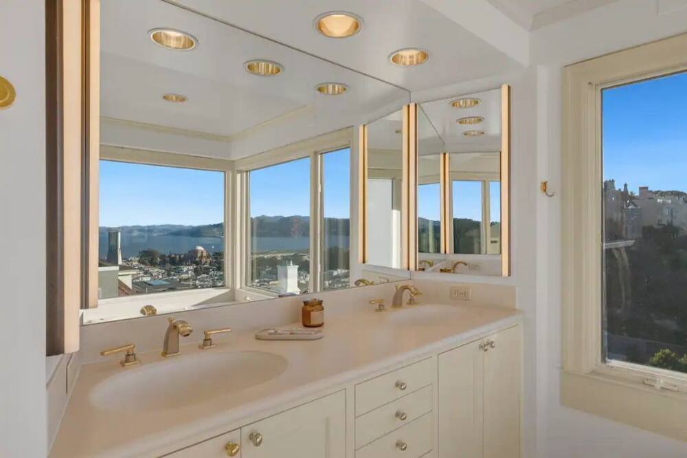 Photo of Bathroom in Pacific Heights