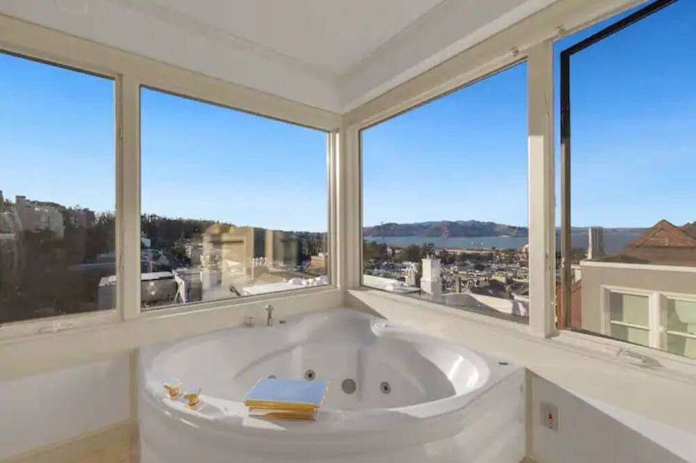 Photo of Others in Pacific Heights