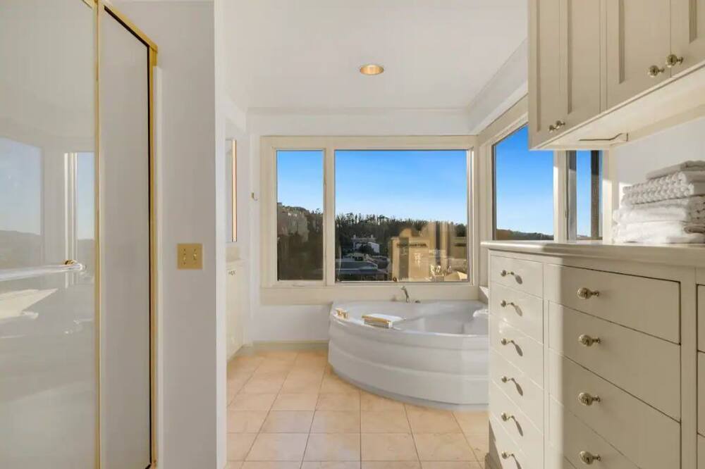 Photo of Others in Pacific Heights