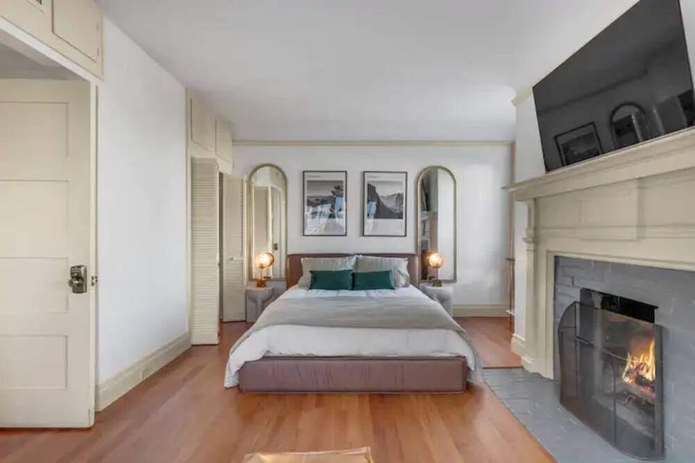 Photo of Others in Pacific Heights