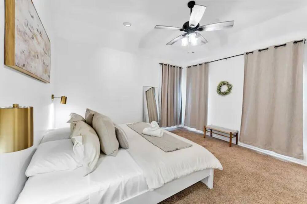Photo of Bedroom in Grapevine