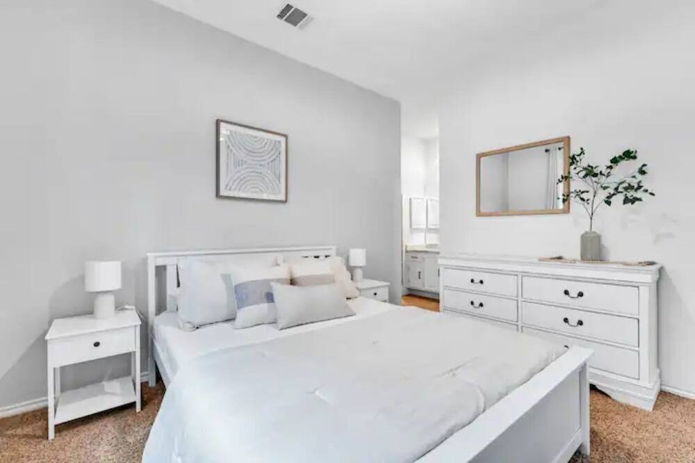 Photo of Bedroom in Grapevine
