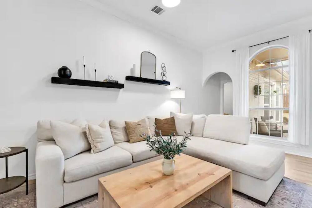 Photo of Livingroom in Grapevine