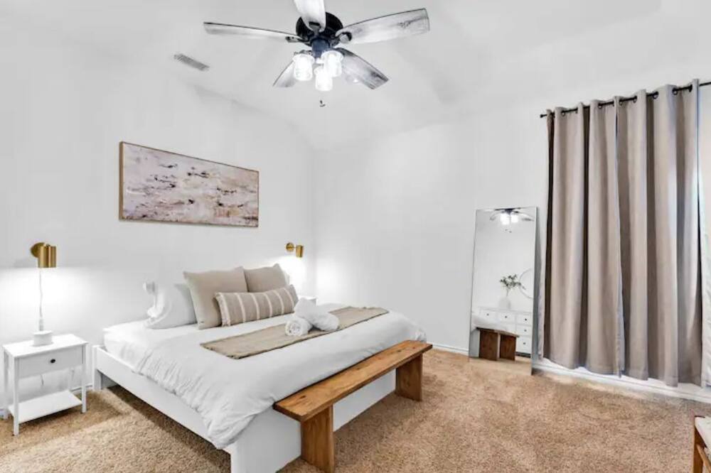 Photo of Bedroom in Grapevine
