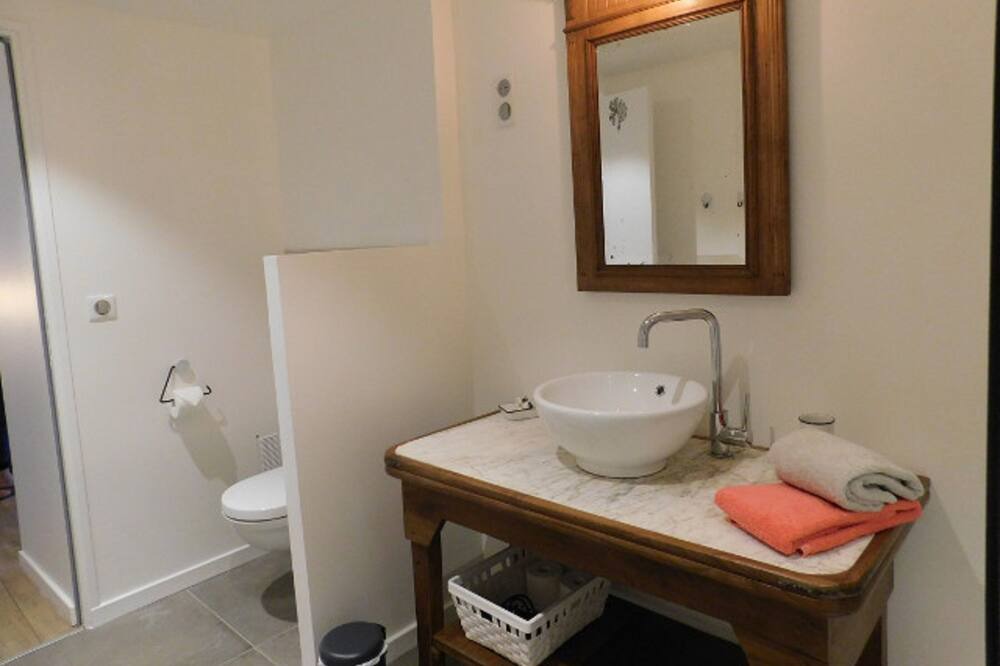 Photo of Bathroom in Chateauneuf-de-Galaure