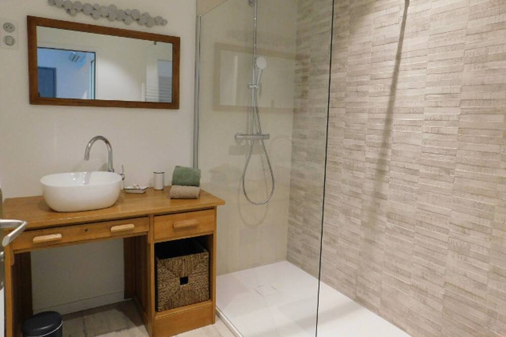 Photo of Bathroom in Chateauneuf-de-Galaure