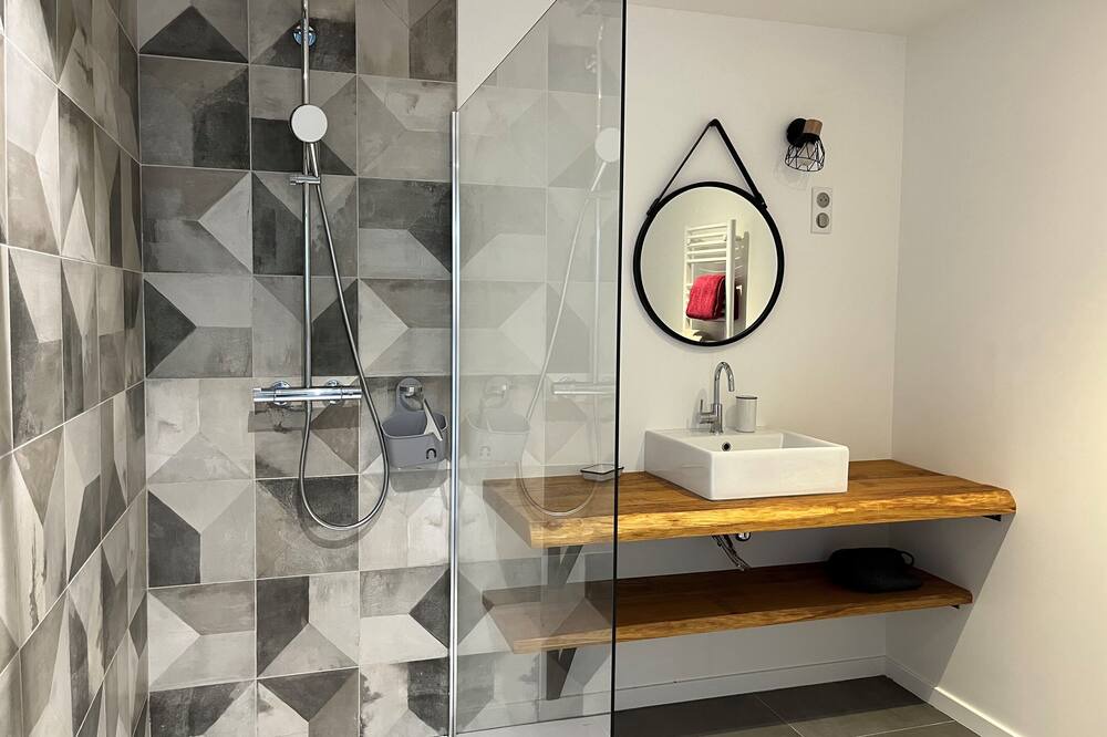 Photo of Bathroom in Chateauneuf-de-Galaure