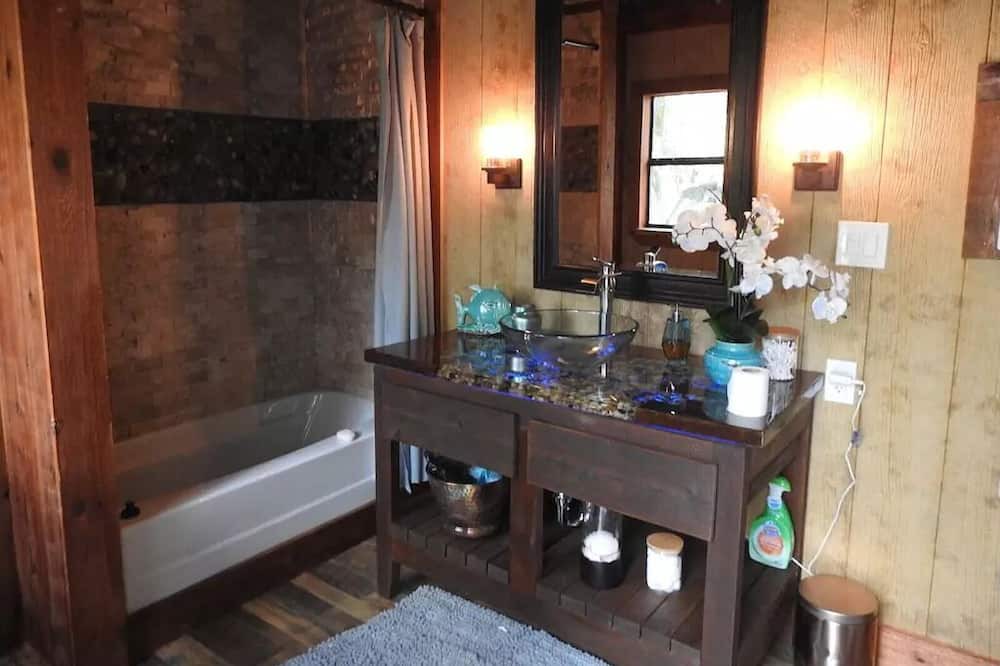 Photo of Bathroom in Alix
