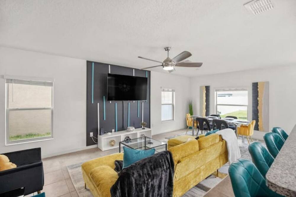 Photo of Livingroom in Greater Palm River Point CDC