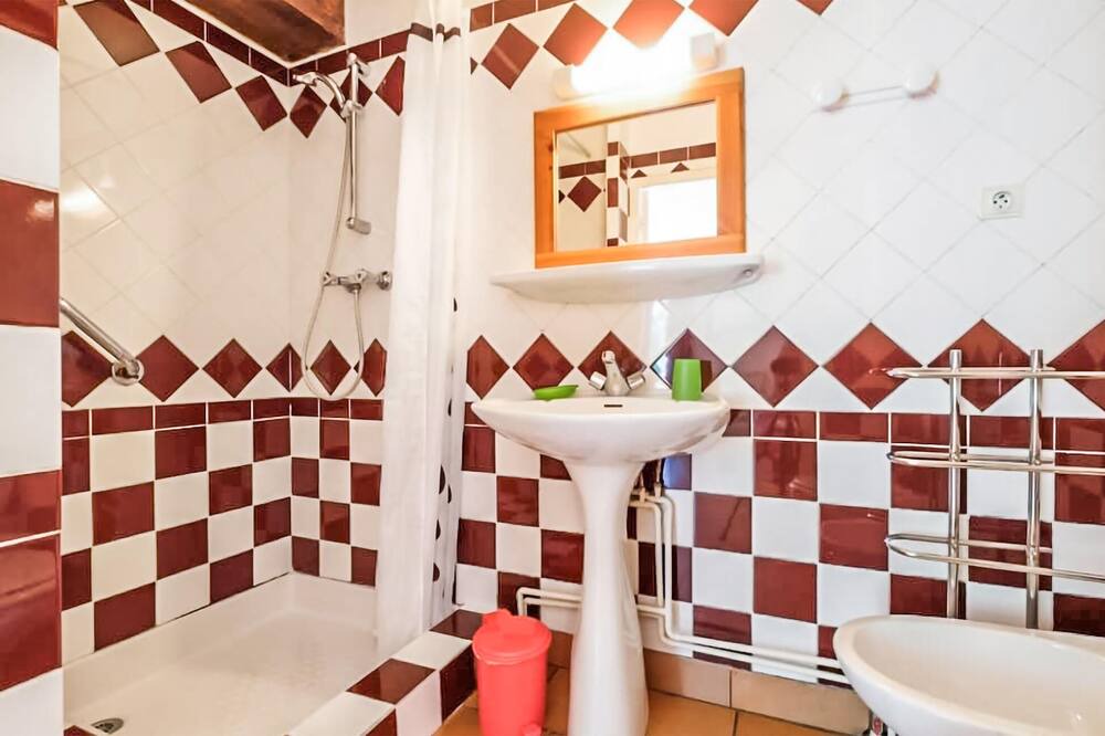 Photo of Bathroom in Fontiers-Cabardes