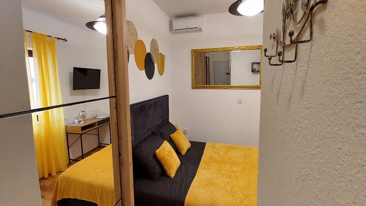 Photo of Bedroom in Cres