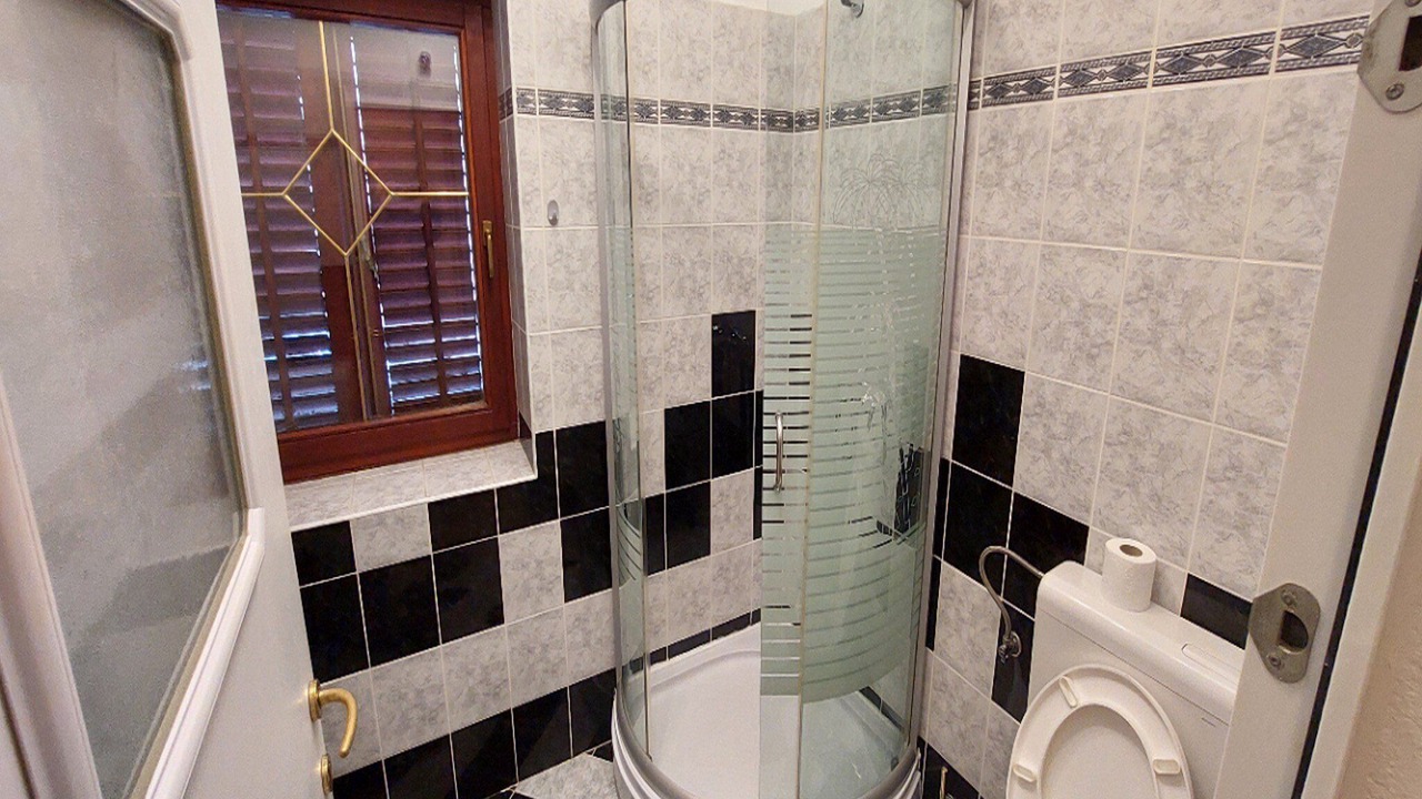 Photo of Bathroom in Cres