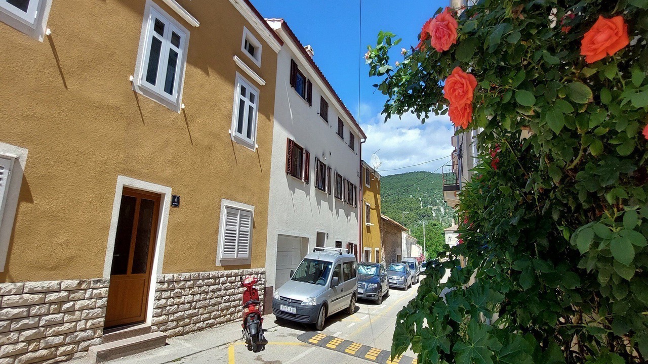 Photo of Outdoor in Cres