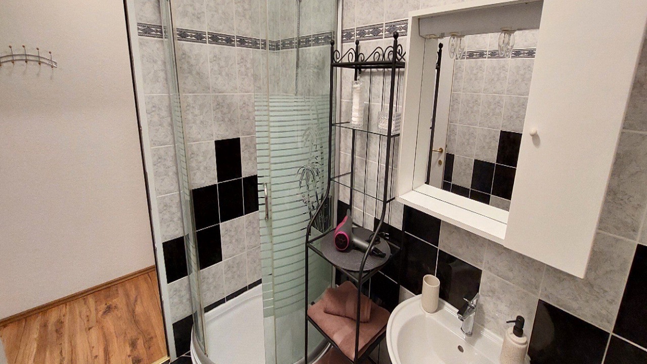 Photo of Bathroom in Cres