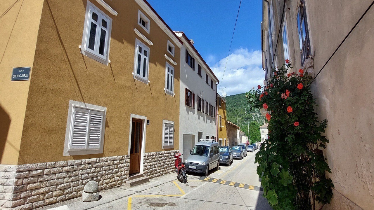 Photo of Outdoor in Cres