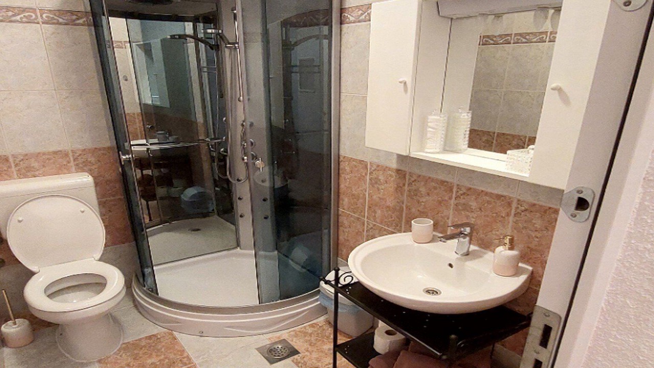 Photo of Bathroom in Cres