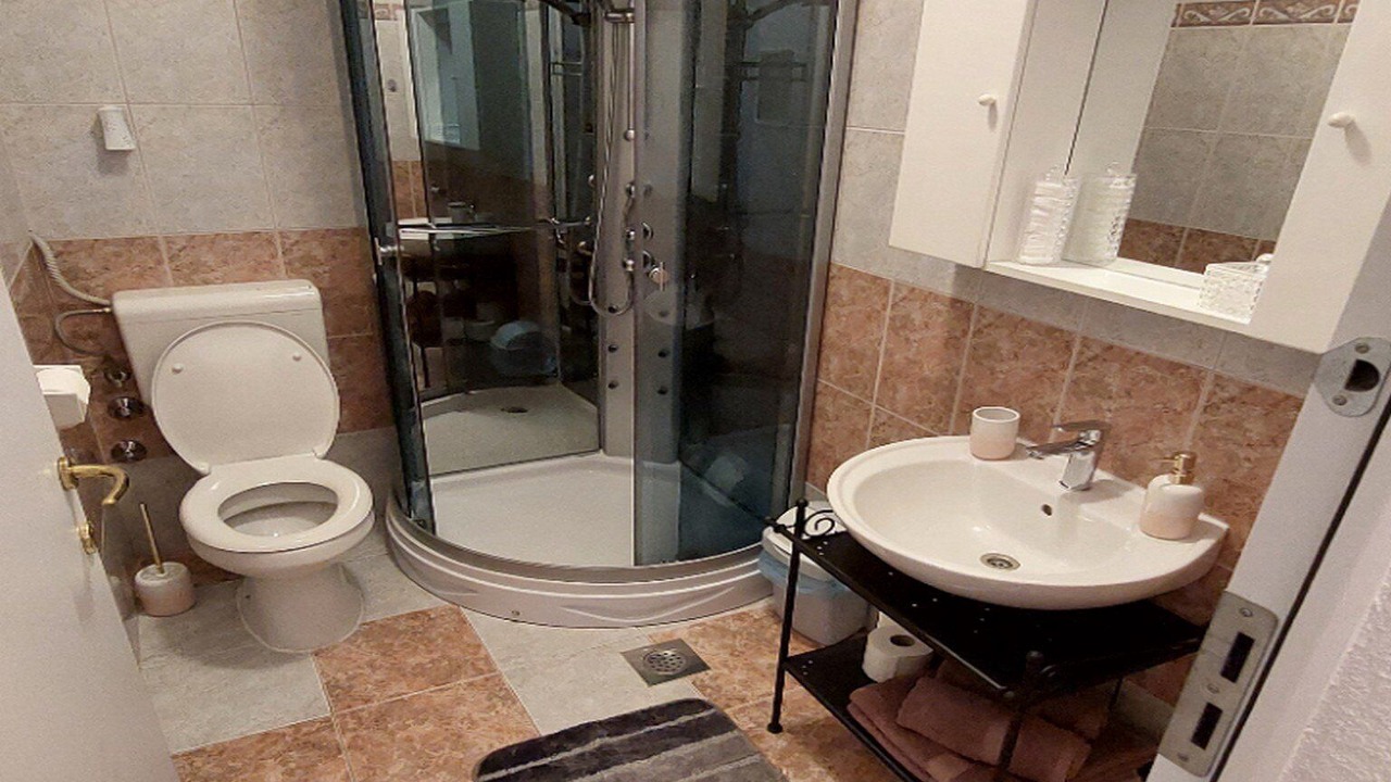 Photo of Bathroom in Cres