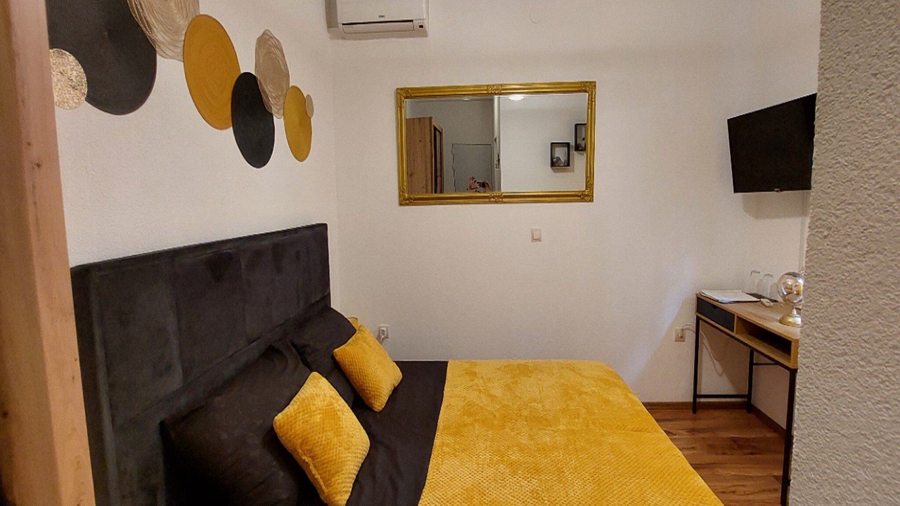 Photo of Bedroom in Cres