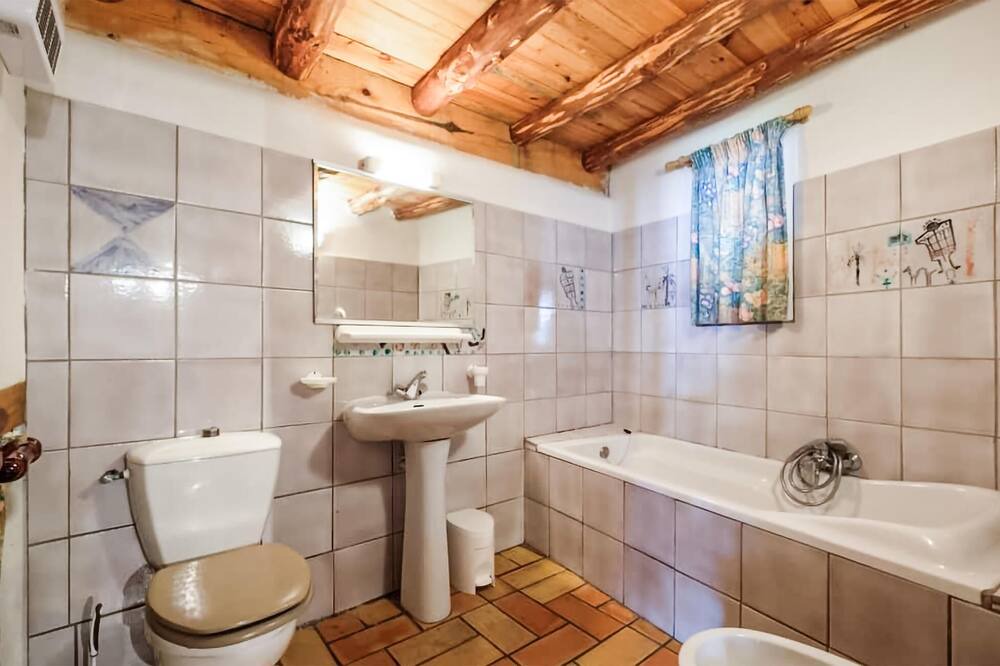 Photo of Bathroom in Fontiers-Cabardes