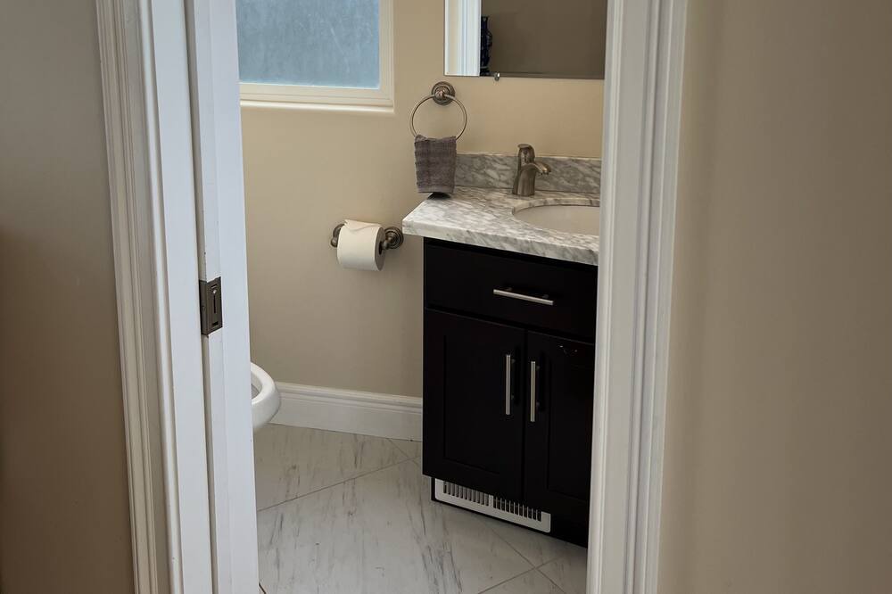 Photo of Bathroom in Claremont Hills