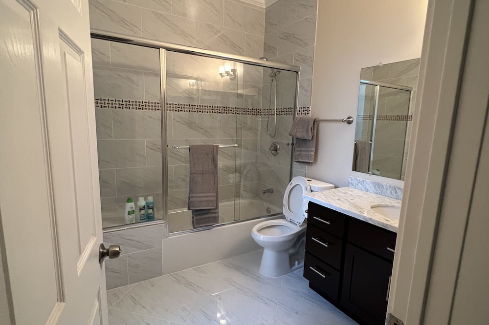 Photo of Bathroom in Claremont Hills