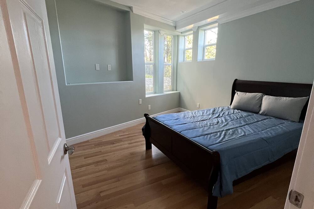 Photo of Bedroom in Claremont Hills