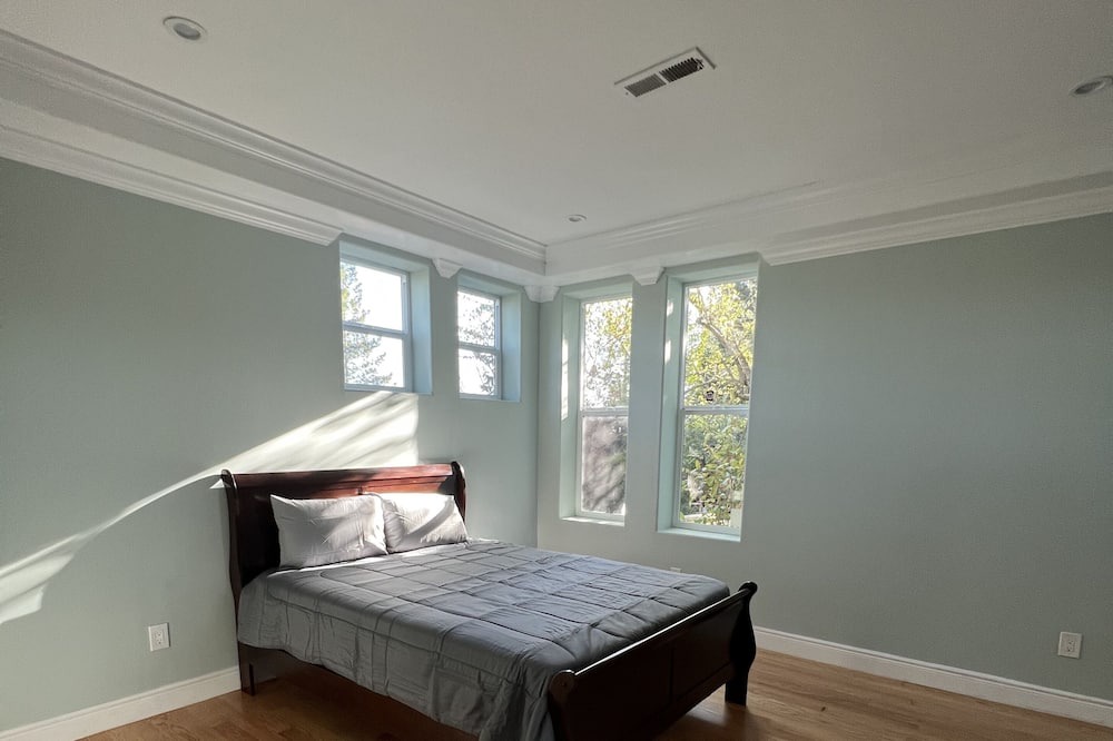 Photo of Bedroom in Claremont Hills