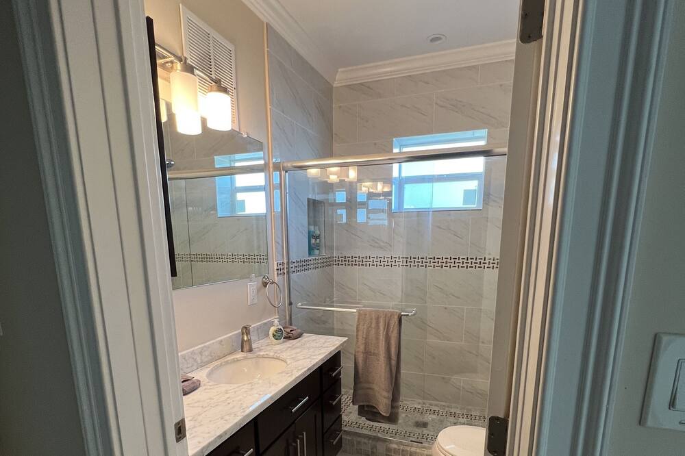 Photo of Bathroom in Claremont Hills