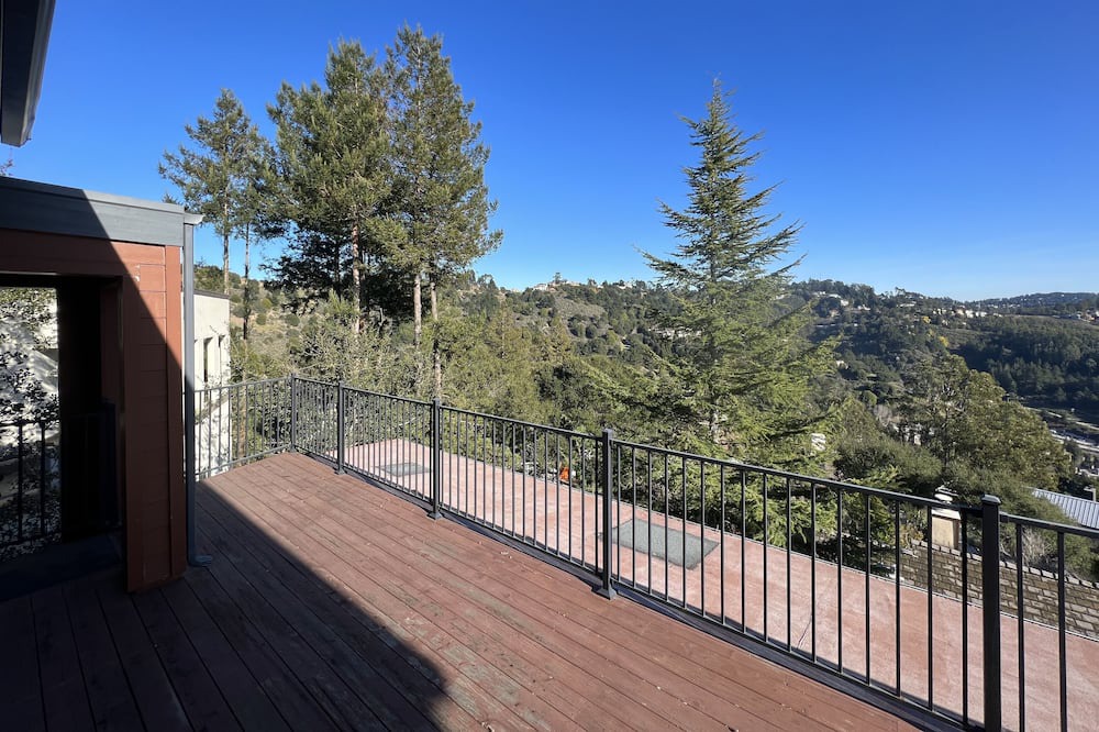 Photo of Outdoor in Claremont Hills