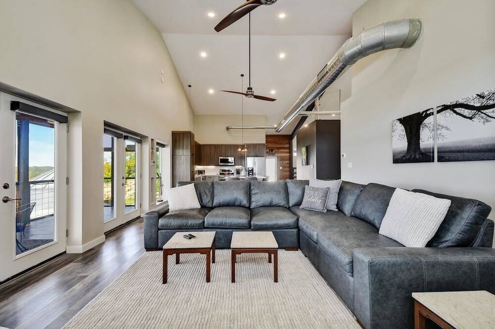 Photo of Livingroom in Johnson City