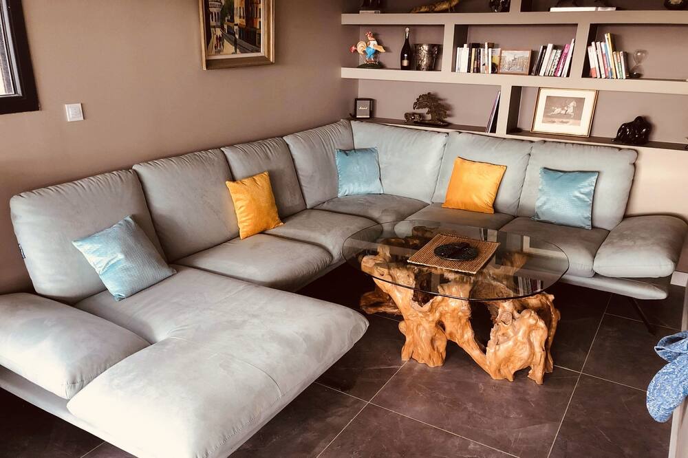 Photo of Livingroom in Mauvaisin