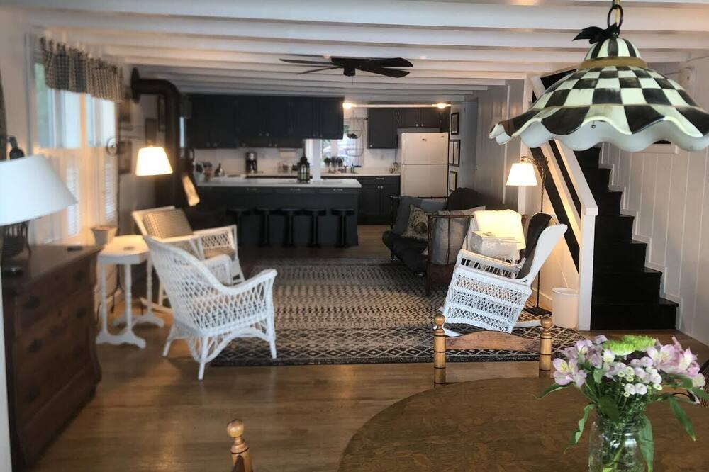 Photo of Livingroom in Poplar Ridge