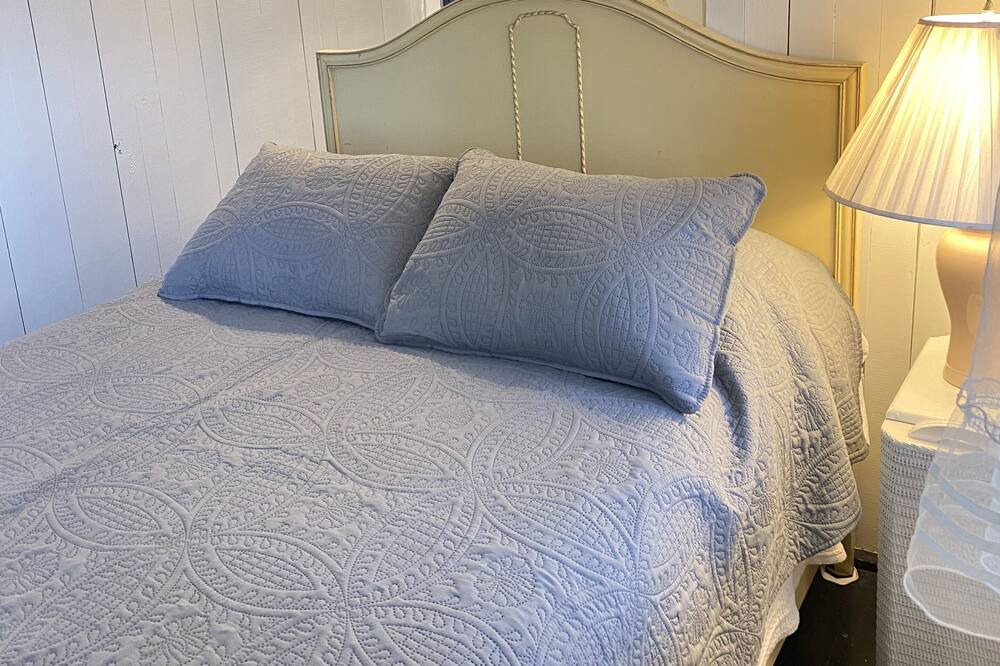 Photo of Bedroom in Poplar Ridge