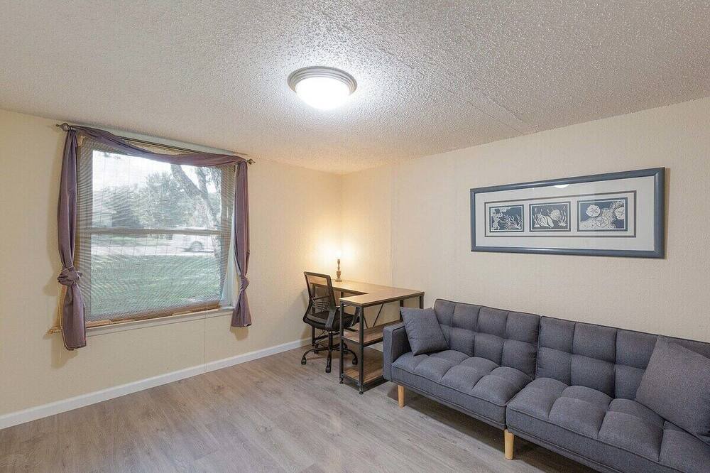 Photo of Livingroom in Anderson Mill