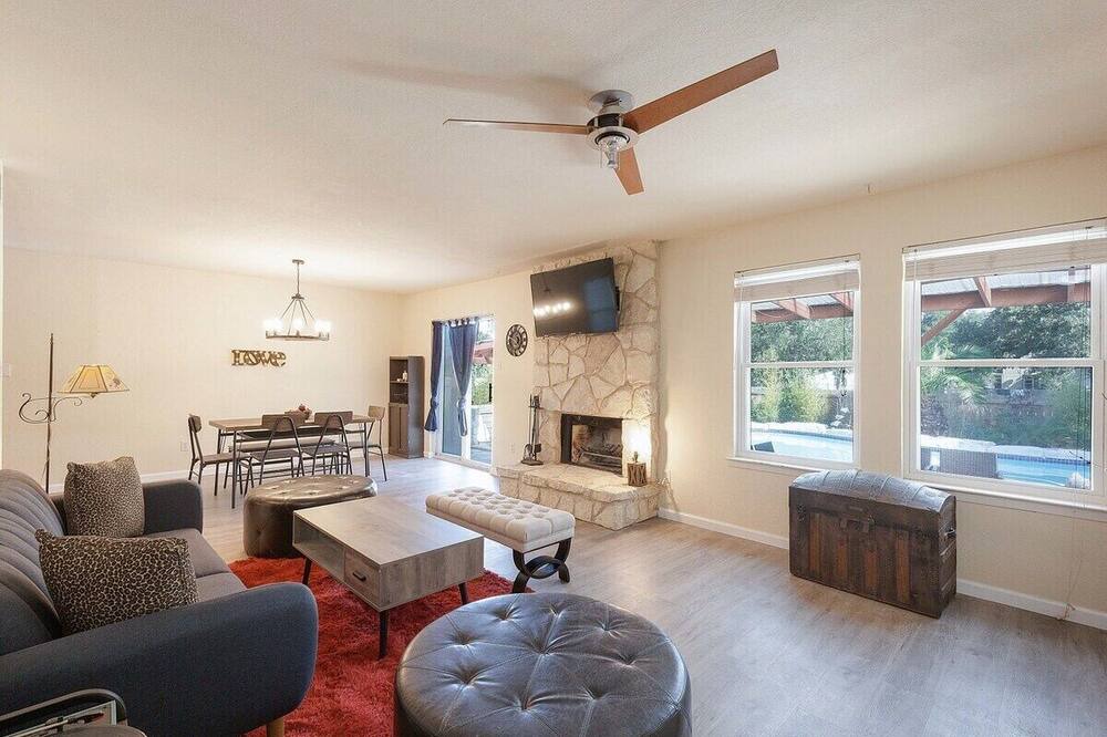 Photo of Livingroom in Anderson Mill