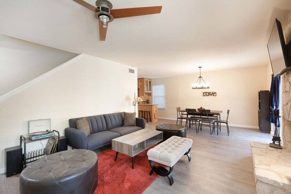 Photo of Livingroom in Anderson Mill